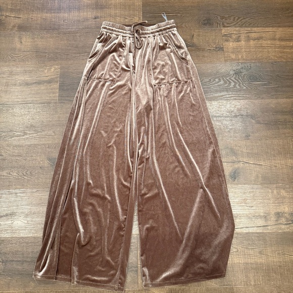 NEW Three Bird Nest The Nest Relaxing Robin Velvet Wide Leg Pant - Picture 4 of 5